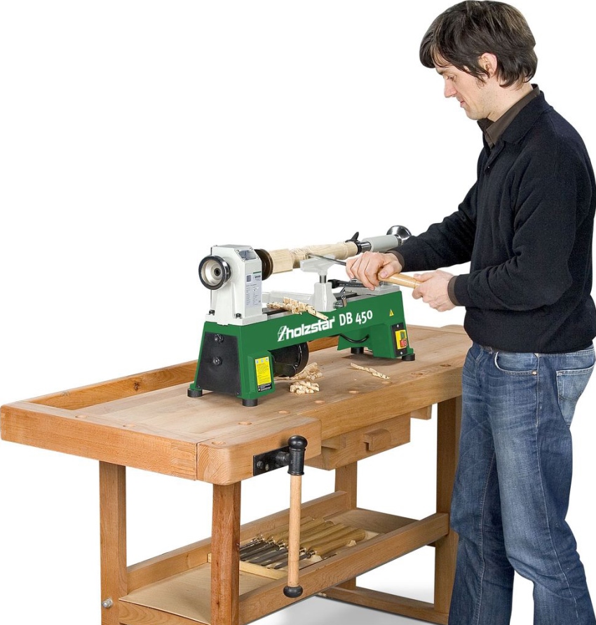 Небольшие токарные станки для домашних мастерских дают возможность обрабатывать деревянные изделия длиной до 45 см