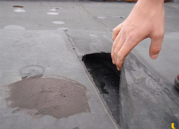 Ремонт плоской мягкой кровли - причины повреждений и способы устранения