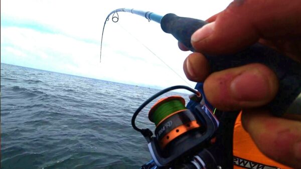Джиг с берега в Крыму: ставрида и скорпена на микроджиг, точная проводка по уступам и флюор 0.18-0.25 у волнорезов и плато